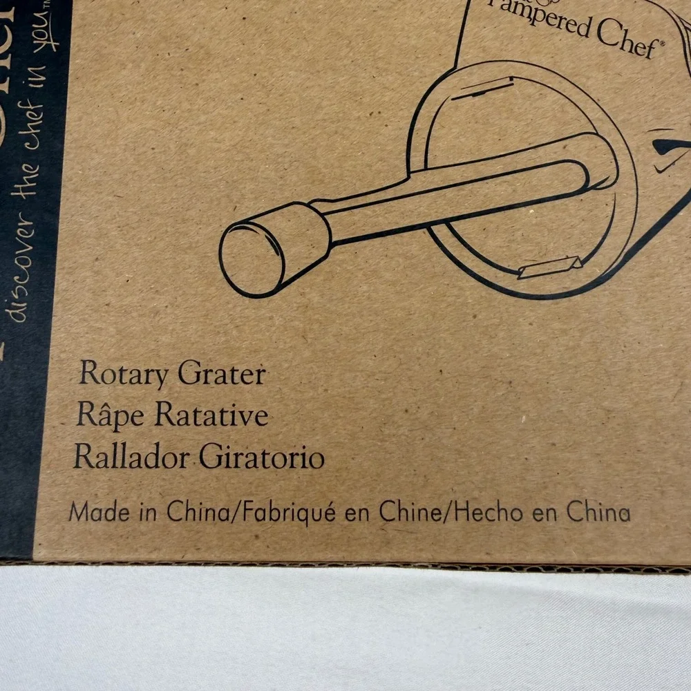 Pampered Chef Rotary Grater 1277 White Gray Handheld Cheese Nut Grater with Box